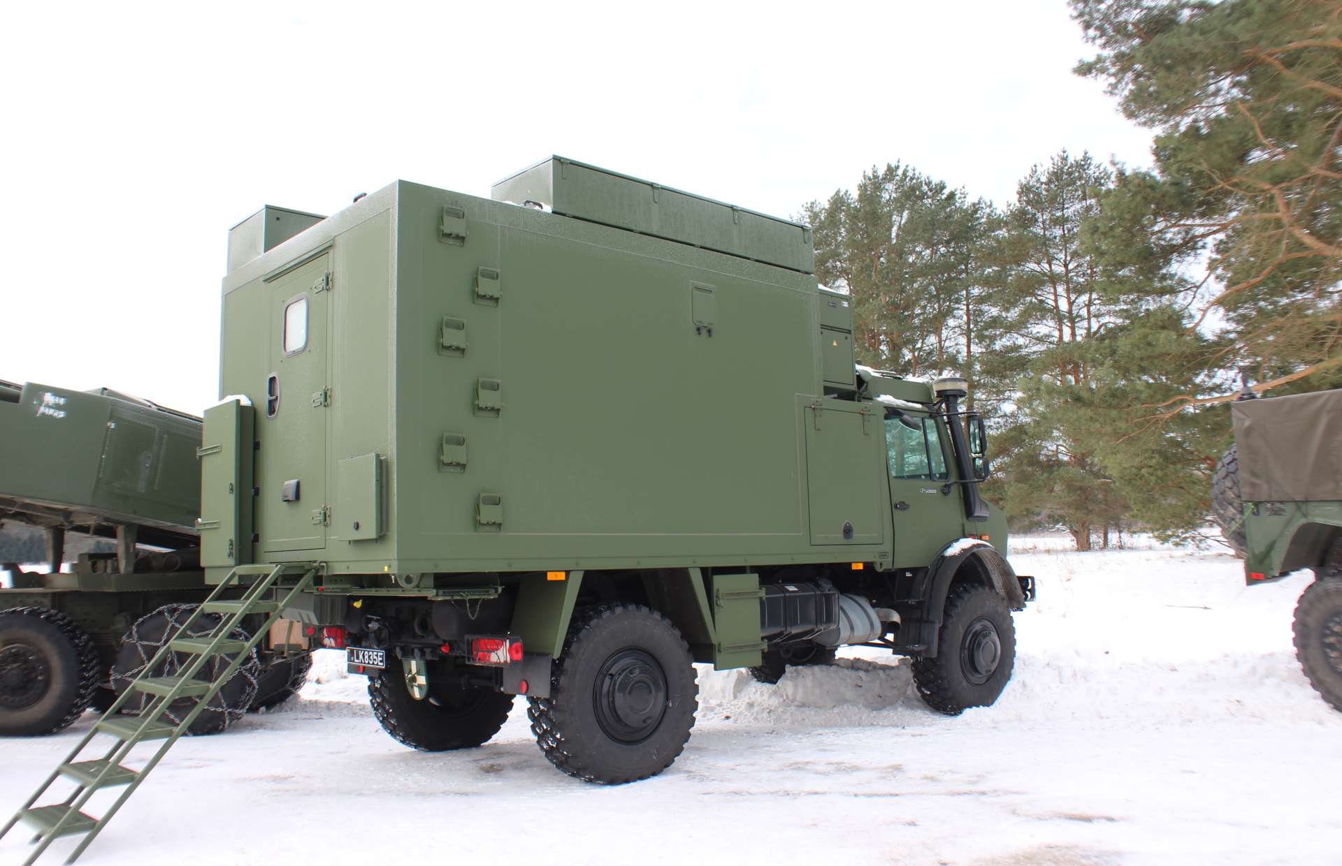 HIMARS is driven by software-led digital fires: it ingests target coordinates over command-and-control networks, computes the firing solution, aligns navigation, and executes a safe launch sequence from inside the cab, enabling fast sensor-to-shooter strikes fed by drones, radars, observers, or allied intelligence and integrated into wider battle management systems (Picture source: Army Recognition Group).